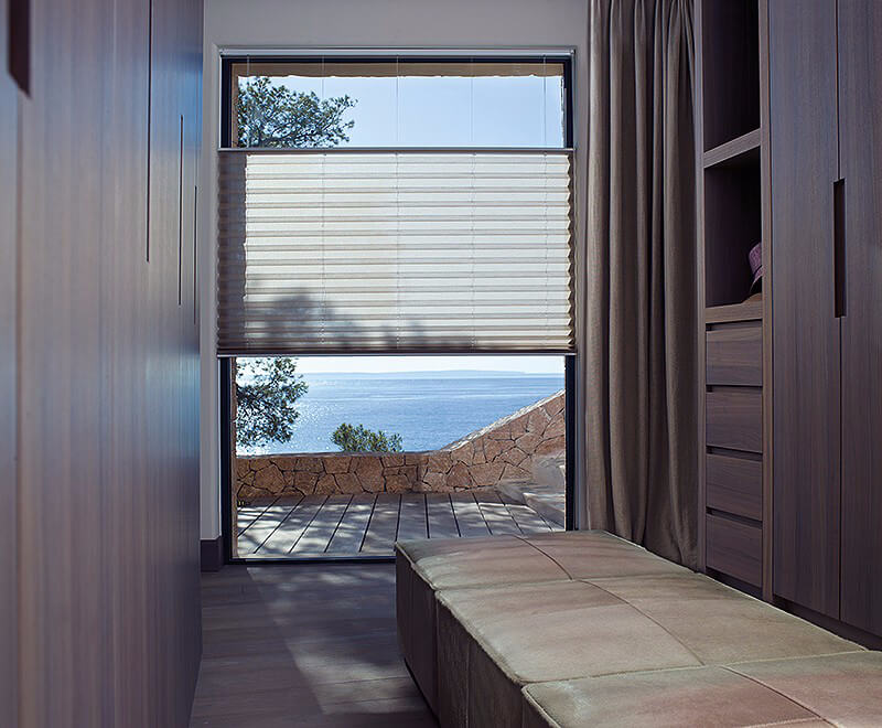 Plissé zonwering van het merk duette kamer raamdecoratie Harderwijk