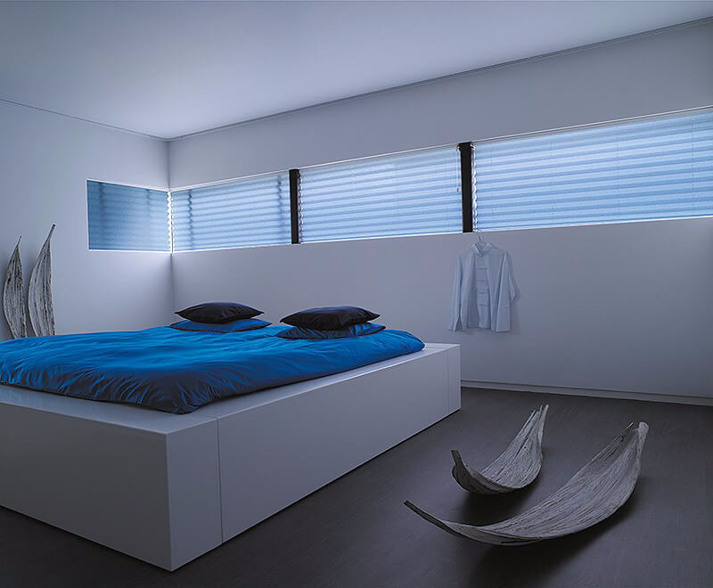 Plissé zonwering van het merk duetten slaapkamer raambekleding Harderwijk